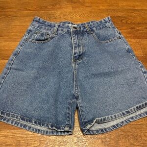 Women’s Classic Blue Denim Shorts Size Medium